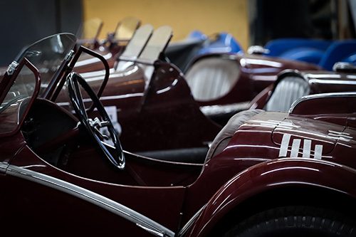 Reihe fertiger Cockpits